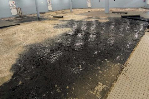 Dépose de l'ancien revêtement, barrière anti remontée capillaire et ragréage